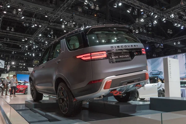 Land Rover Discovery na wyświetlaczu podczas La Auto Show — Zdjęcie stockowe