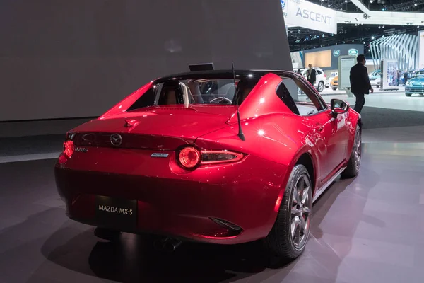 Mazda Mx-5 Miata La Auto Show sırasında ekranda — Stok fotoğraf
