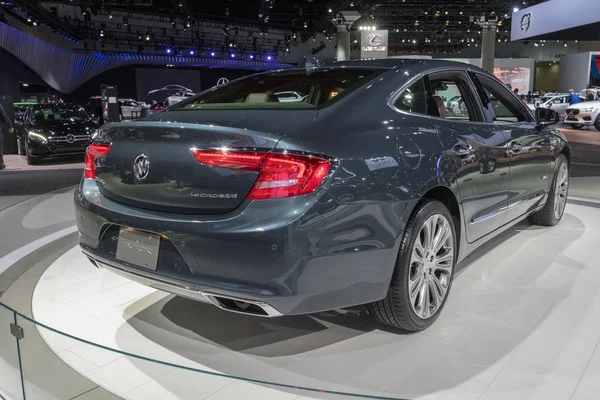 Buick Lacrosse La Auto Show sırasında ekranda