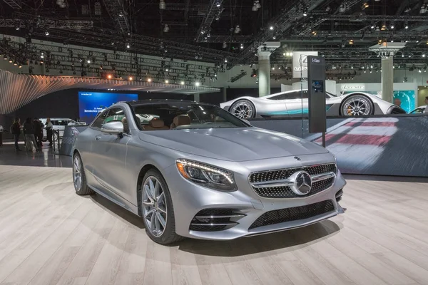 Mercedes-Benz S560 Coup 4 Matic en pantalla durante LA Auto Show — Foto de Stock