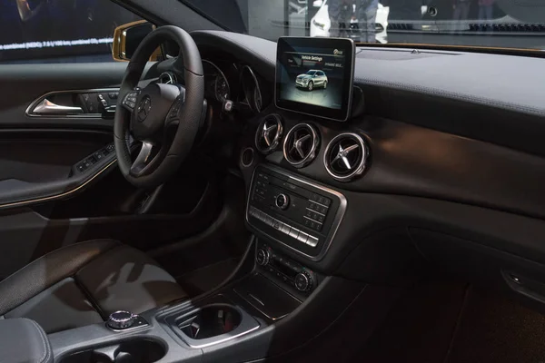 Mercedes-Benz Gla 250 iç La Auto Show sırasında ekranda — Stok fotoğraf