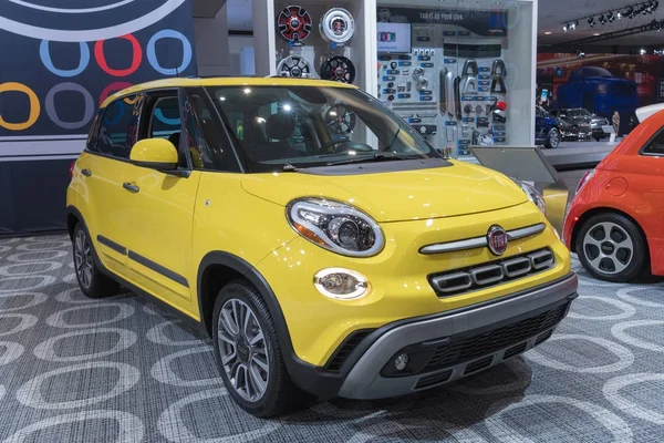 FIAT 500L on display during LA Auto Show — Stock Photo, Image