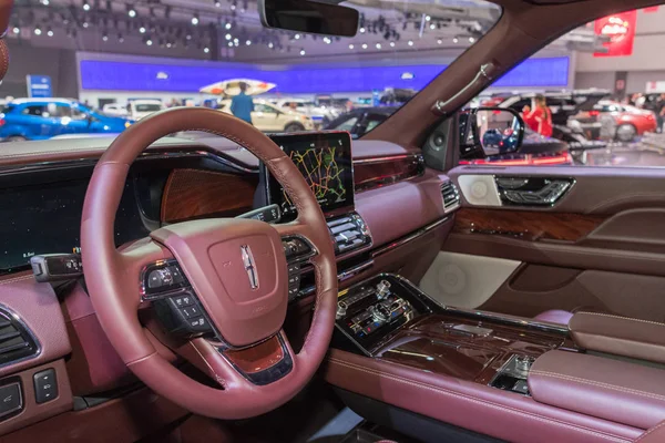 Lincoln navigator auf dem display während der auto show — Stockfoto