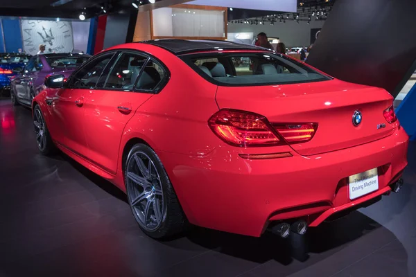 BMW M6 na displeji během La Auto Show — Stock fotografie