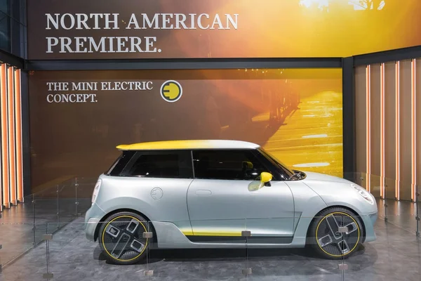 Mini Electric Concept na wyświetlaczu podczas La Auto Show — Zdjęcie stockowe