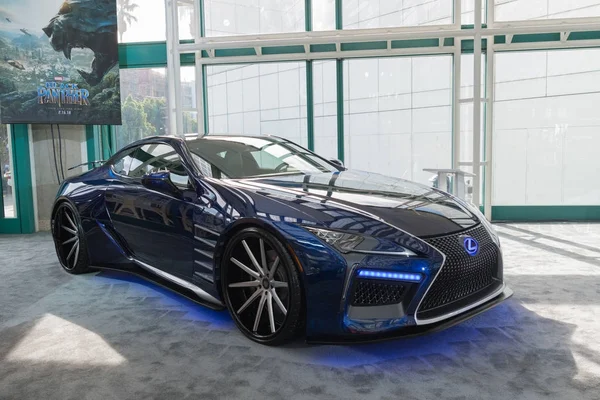 Lexus lc black panther auf der auto show — Stockfoto