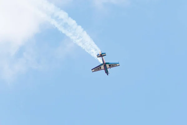 Bill stein fliegt eine zivko kante 540 — Stockfoto