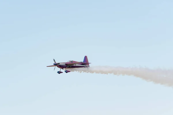 Bill stein fliegt eine zivko kante 540 — Stockfoto