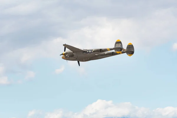 Заблокированный P-38J Lightning — стоковое фото