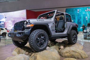 Los Angeles Otomobil Fuarı sırasında Jeep Wrangler Willys sergileniyor.