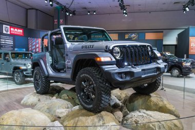 Los Angeles Otomobil Fuarı sırasında Jeep Wrangler Willys sergileniyor.
