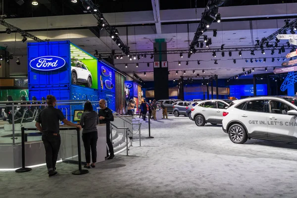 Ford monter visas under Los Angeles Auto Show. — Stockfoto