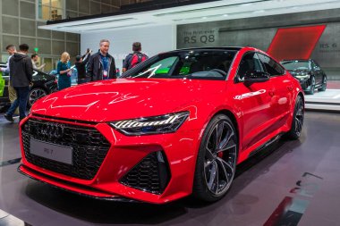Audi 7 Rs Los Angeles Otomobil Fuarı sırasında sergileniyor.
