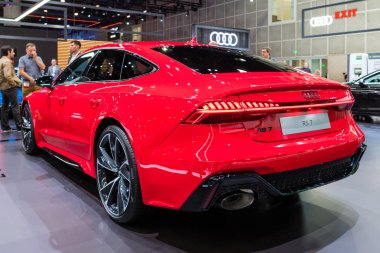 Audi 7 Rs Los Angeles Otomobil Fuarı sırasında sergileniyor.