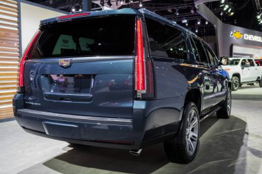 Cadillac Escalade Esv Los Angeles Otomobil Fuarı sırasında sergileniyor.