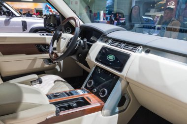 Los Angeles Otomobil Fuarı sırasında Land Rover Range Rover sergilenecek.