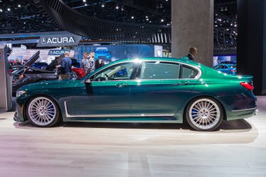 BMW Alpina B7 Los Angeles Otomobil Fuarı sırasında sergileniyor.