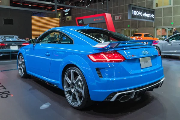 Audi Tt Rs quattro visas under Los Angeles Auto Show. — Stockfoto