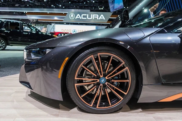 Bmw i8 konvertibilis a kijelzőn a Los Angeles Auto Show alatt. — Stock Fotó