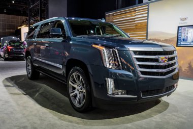 Cadillac Escalade Esv Los Angeles Otomobil Fuarı sırasında sergileniyor.