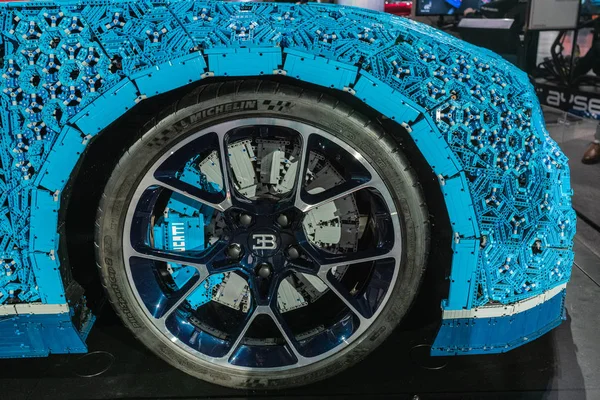 Bugatti Chiron Lego реальний розмір дисплея під час Автомобіль Лос-Анджелеса — стокове фото