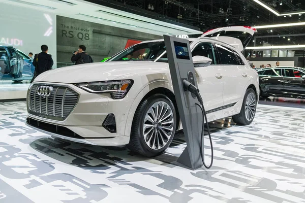 Audi e-tron tutto elettrico suv in mostra durante Los Angeles Auto — Foto Stock