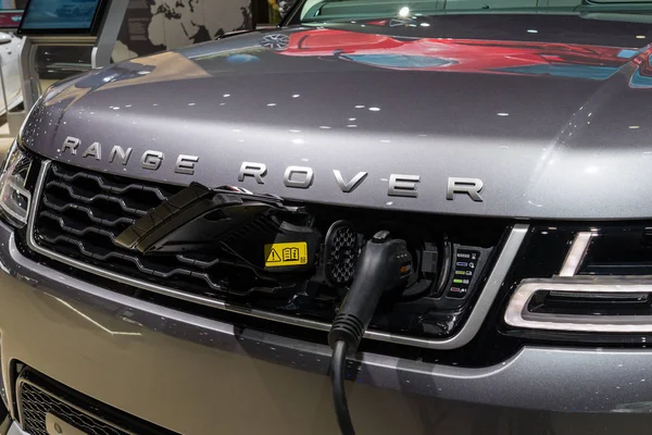 Range Rover Sport - Plug-In Hybrid Electric SUV — Stock Photo, Image