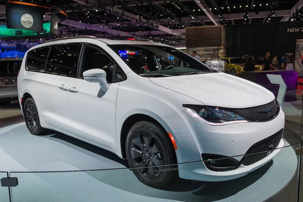 Chrysler Pacifica  on display during Los Angeles Auto Show. — Stock Photo, Image
