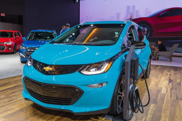 Chevrolet Bolt EV electric car charging on display — Stock Photo, Image