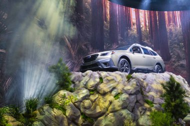 Los Angeles Otomobil Fuarı sırasında Subaru Outback sergileniyor.