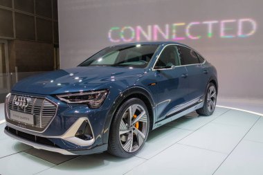Audi e-tron quattro elektrikli cip Los Angeles boyunca sergilenecek.