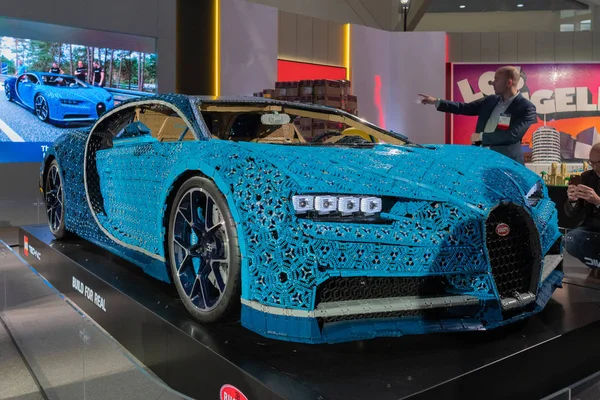 Bugatti Chiron Lego real storlek visas under Los Angeles Auto — Stockfoto