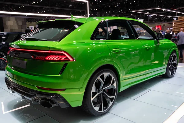 Audi Rs Q8 visas under Los Angeles Auto Show. — Stockfoto