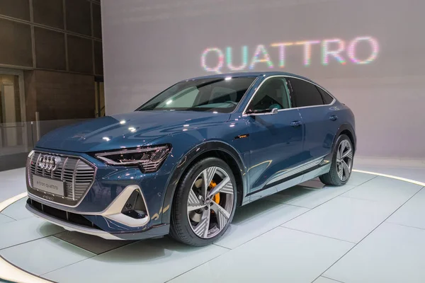 Audi e-tron quattro electric SUV on display during Los Angeles A — Stock Photo, Image