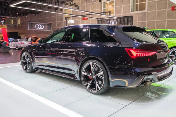 Audi RS6 Avant on display during Los Angeles Auto Show. — Stock Photo, Image