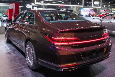 Genesis G90 Los Angeles Otomobil Fuarı sırasında sergileniyor.