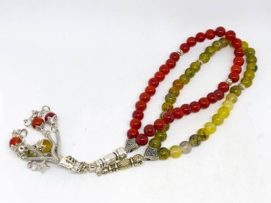 Renkli tespih ve beyaz arka plan