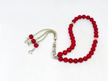 Renkli tespih ve beyaz arka plan