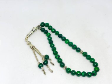 Renkli tespih ve beyaz arka plan