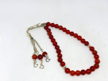 Renkli tespih ve beyaz arka plan