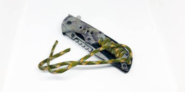 Çeşitli modeller cep çakısı, beyaz arka plan