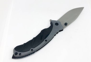 Çeşitli modeller cep çakısı, beyaz arka plan