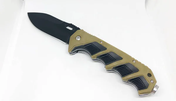 ポケットナイフ 様々なポケットナイフとナイフ 白い背景 — ストック写真