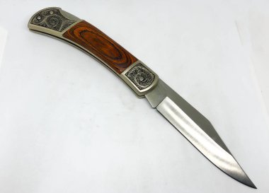 Çok amaçlı cep çakısı.