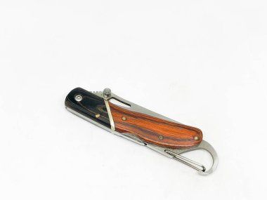 Çok amaçlı cep çakısı.