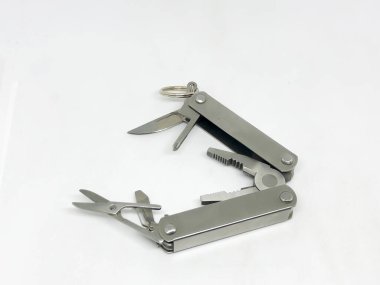 Çok amaçlı cep çakısı.