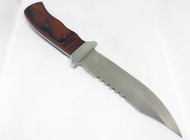 Av bıçakları ve kınlar, beyaz arka plan.