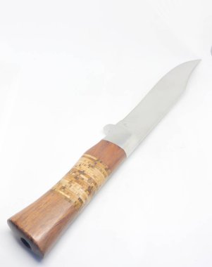 Av bıçakları ve kınlar, beyaz arka plan.