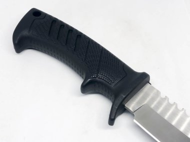 Av bıçakları ve kınlar, beyaz arka plan.