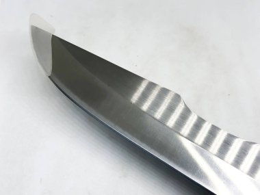 Av bıçakları ve kınlar, beyaz arka plan.